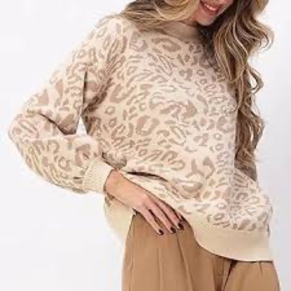 Main Strip Sweaters - Main Strip Cream Giraffe Print Oversized Sweater